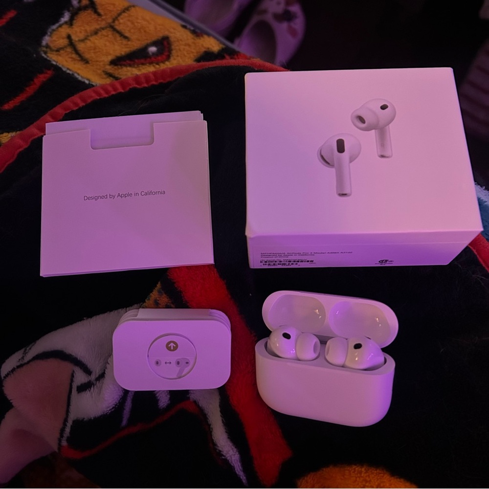 Apple White Wireless Earbuds with Charging Case and Box